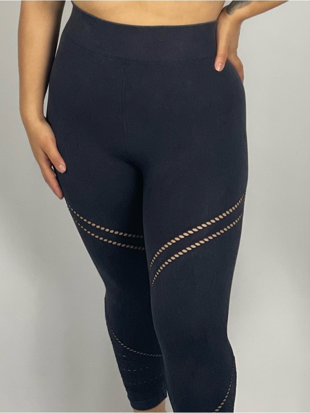 Black High-Waist Seamless Leggings with Laser-Cut Detail